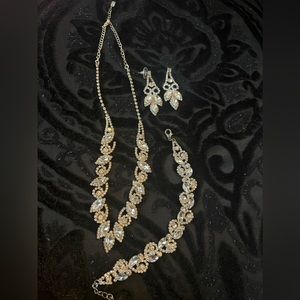 Necklace, bracelet and earrings set